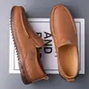 2025 primera capa piel de vaca nuevos zapatos de hombre diarios para hombre casuales de cuero zapatos de hombre suaves de cuero suela blanda zapatos para conducir una generación de pelo