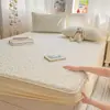 2026 Nuevo Modelo Sábana Bajera de Gasa Gruesa de Tres Capas Cubierta de Cama Protector de Colchón de Envoltura Completa Sábana Bajera para Cama Matrimonial Juego de Tres Piezas