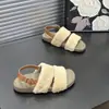 Sandalias de mujer tipo mule de moda con diseño de una sola tira, colección otoño/invierno 2026, con material mullido y estilo inspirado en Birkenstock