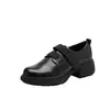 Mocassins Femininos de Bico Redondo com Velcro para o Outono de 2026, Sapatos Pretos de Couro Versáteis com Solado Grosso e Salto Bloco na Moda