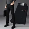 Jeans masculinos pretos puros de corte justo para outono e primavera, perna reta pequena, novo modelo de outono 2026, calça comprida stretch