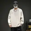 Sudadera con capucha de cuello redondo para hombre, nueva colección Otoño/Invierno 2026, con pliegues laterales, letras, corte holgado, moderna, estilo American High Street, top casual para hombre