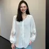 Estilo Francés Suave~Top Ligero Transpirable de Lino Tencel con Escote en V y Corte Abierto Camisa Suelta de Encaje para Mujer 26 Primavera/Verano