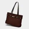 Bolsa Tote de Design de Nicho para Mulheres 2025 Nova Bolsa de Ombro Único Transversal Retro Moda Grande Capacidade Bolsa de Axila para o Dia a Dia