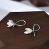 Pendientes pequeños de plata S999 con diseño de flor de lirio de los valles, nuevos pendientes de gancho para la oreja, lote de pendientes pequeños y frescos de verano.