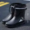 Botas de lluvia cálidas, impermeables y antideslizantes para hombre con suelas gruesas, adecuadas para uso en exteriores, para la cocina y como zapatos de lluvia elegantes y modernos.