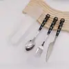 Venta al por mayor de fábrica creativa de dibujos animados para niños juego de cubiertos de tres piezas de acero inoxidable tenedor cuchillo cuchara juego de cubiertos portátil