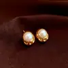 Brincos de Pérola Geométricos Moda Europeia e Americana Agulha de Prata, Brincos de Design Simples Retrô de Nicho, Acessórios de Orelha Únicos de Luxo Leve