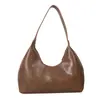 Bolsa pequena bolsa feminina 2023 nova outono e inverno bolsa de ombro portátil estilo coreano cor contrastante couro macio simples bolsa de axila tipo bolinho