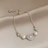 Pulsera de Estrella y Perla con Circonita Chapada en Oro Real de 14K, Lujo Ligero y Sensación de Alta Gama, Estilo Festivo, Joyería de Mano Moderna y Versátil