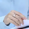 Anillo de Plata de Ley S925 con Moissanita para Hombre, Superficie Lisa con Montura de Cuatro Garras de un Quilate, Moda Transfronteriza Venta al por Mayor por Transmisión en Vivo