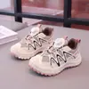 Zapatos casuales para niños con suelas de llanta, nueva colección otoño 2026: zapatillas deportivas transpirables con hebilla giratoria para niños, y zapatillas versátiles tipo "dad shoes" para niñas