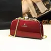 Bolso Pequeño con Pinza de Cuero Genuino para Mujer 2026 Nuevo Modelo Elegante Clutch Bolso de Hombro con Cadena de Moda Versátil Bolso Cruzado