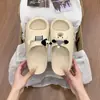 Sandálias Femininas de Solado Grosso Modelo Novo 2026 com Eva de Alta Elasticidade Tecido Confortável, Aumentadoras de Altura, Adequadas para Uso em Casa e ao Ar Livre, Fornecimento Direto do Fabricante