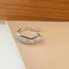 Ear cuff curvo de cinco zircônias de alta qualidade de Dongdaemun, Coreia, para mulheres, ear cuff único estilo ins, estiloso e minimalista para mulheres