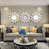 Relógio de parede decorativo moderno de luxo leve para casa com moldura design vazado fonte clara conjunto de relógio relógio de quartzo