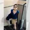 Tricô Azul Costurado Falso Duas Peças Decote Grande Manga Longa para Mulheres Design de Início de Outono com Top Camisa Básica Curta