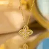 Collar de alta calidad, elegante y lujoso con circonita cúbica completa e incrustación de cobre delicada, presentando un diseño simple, moderno y exquisito, perfecto como cadena para clavícula o cadena para el cuello.