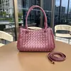 Bolsa Cesta Tecida de Couro Novo Transfronteiriça Bolsa Cesta de Legumes Portátil Retro de Alta Qualidade Bolsa de Ombro Único Transversal Feminina de Grande Capacidade