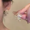 Brincos de Flor Branca Estilo Férias de Primavera para Mulheres, Tarraxas Dopamina Únicas com Design de Nicho e Acessórios de Orelha Versáteis