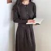 Suéter Cardigan de Gola Redonda Suave de Botão Único + Saia Estilo Francês Novo para Outono e Inverno - Conjunto de Duas Peças da Moda para Mulheres