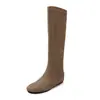 Botas elásticas slim de moda estilo britânico 5,5 cm, novo modelo outono e inverno 2026, bico redondo, sola plana, salto plataforma, botas longas acima do joelho