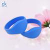 (9145) Pulsera de Piscina Sauna Taquilla con Número y Letras Grabadas, Pulsera de Silicona, Pulsera Anti-Pérdida Personalizable para Padres e Hijos