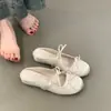 Sandalias planas cómodas de punta cerrada con tira de lazo, que aumentan la altura interior, mules satinados de punta redonda para mujer