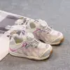 Zapatillas Deportivas para Niños 2026 Nueva Primavera Transpirables Antideslizantes Suela Suave Malla Zapatos Casuales para Niños y Niñas con Hebilla de Perilla