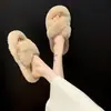 2026 Nuevas Pantuflas Mujer Estilo Coreano Pantuflas de Piel Cruzada Mujer Moda Exterior Suela Plana Tira Única Pantuflas Zapatos de Mujer Venta al por Mayor