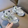 Zapatos de Padre de Suela Gruesa de Moda para Niñas 2026 Otoño Zapatos Deportivos Versátiles y Casuales Nuevos Zapatos de Malla Transpirable para Niños