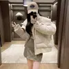 Chaqueta Corta de Plumas Estilo Coreano Precio Especial Liquidación Vendiendo a Precio de Pérdida Todos los Artículos Calidad Súper Buena Por Orden de Llegada