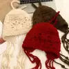 Gorro de Punto Rojo con Borla Floral para Viajes en el Oeste de Sichuan para Mujer, Gorro de Lana de Estilo Étnico Hueco para Otoño e Invierno con Protección para los Oídos, Gorro de Tejer