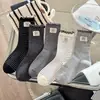 Calcetines de otoño e invierno a media pantorrilla con etiqueta de tela a rayas con volantes para mujer, calcetines apilados retro coreanos, calcetines de algodón para mujer, venta al por mayor para tiendas de Instagram