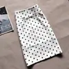 Falda midi clásica y versátil de lunares negros para mujer, nuevo estilo de verano, de cintura alta, adelgazante y que se ajusta a la figura, adecuada tanto para uso casual como profesional