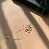 Colar de flor oca de prata estilo coreano para mulheres, adequado para o verão, corrente longa para a clavícula para combinar com vestidos, adiciona um toque de elegância ao seu look