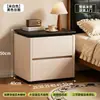 Mesita de noche de madera maciza cuidadosamente seleccionada, modelo nuevo para uso doméstico, lujo ligero, estilo vintage pequeño color crema, mueble de almacenamiento de alta gama para mesita de noche
