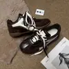 Zapatos planos de mujer 2026 estilo nuevo, suela blanda, con aumento de altura interior, bloques de color, doble cordón estilo coreano, zapatillas de entrenamiento alemanas, planos casuales para adelgazar, para uso diario