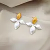 Brincos Geométricos Escovados de Alta Qualidade Estilo Europeu e Americano, Brincos de Pérola com Design de Nicho da Moda, Brincos Elegantes Únicos para Mulheres