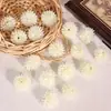 Nueva Exquisita Gota de Rocío Artificial Cabeza de Crisantemo Ping Pong Flor de Pasador DIY Arreglo Floral Decoración de Corona Floral Flor de Seda Decoración del Hogar