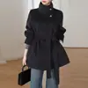 26 Casaco Novo Estilo com Design Elegante, Gola Grande de Pelo, Comprimento Médio, Gola Reversível, Estilo Chanel, Longo de Botão Duplo, Mangas Longas, Gola Alta