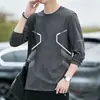 Camiseta casual versátil de manga larga para hombre para otoño, cuello redondo, color liso moderno, cómoda, transpirable y de corte holgado.