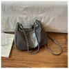 Bolso de Hombro Individual Coreano Bolso Cruzado Venta Caliente Moda Femenina Versátil Casual Bolso Cubo de Cadena Bolso Sencillo para Debajo del Brazo