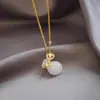 Colar de Cabaça de Alta Qualidade Pingente Elegante de Jade Branco Sintético Corrente para Clavícula Feminina Celebridade da Internet Marca de Luxo Leve Nicho Joia Elegante