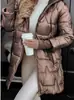 Roupas Femininas Novas de Outono e Inverno 2025 Europeias e Americanas Transfronteiriças Moda Amazon Jaqueta de Algodão de Comprimento Médio com Capuz de Manga Longa e Bolsos com Aba Cor Pura