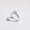 Anillo Clásico Europeo y Americano Transfronterizo de Seis Garras, Anillo de Estilo Lindo, Anillo de Acero Inoxidable para Mujer, Anillo de Moda de Lujo Ligero de Nicho, Anillo de Diamante
