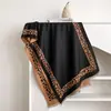 Atmósfera Transfronteriza Europea y Americana Empalme Estampado de Leopardo Engrosado Cálido Bufanda de Moda Temperamento para Habitación con Aire Acondicionado Japonés y Coreano Venta al por Mayor