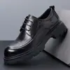 Nuevo modelo de zapatos de cuero casual de negocios de piel de vaca de capa superior para hombre, estilo británico, piel genuina, suela gruesa, con plataforma para aumentar altura, zapatos de cuero formales para hombre, transfronterizo
