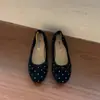 Aumento de altura escondido! Sapatos de poá com laço estilo coreano, sapatos de boca rasa para mulheres, outono/inverno, estilo retro francês, sapatilhas, sapatos baixos