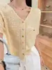 Camiseta de Tricô Fina com Botões Coloridos e Lantejoulas Estilo Coreano para Mulheres, Nova Moda Primavera/Verão Top Curto Tendência